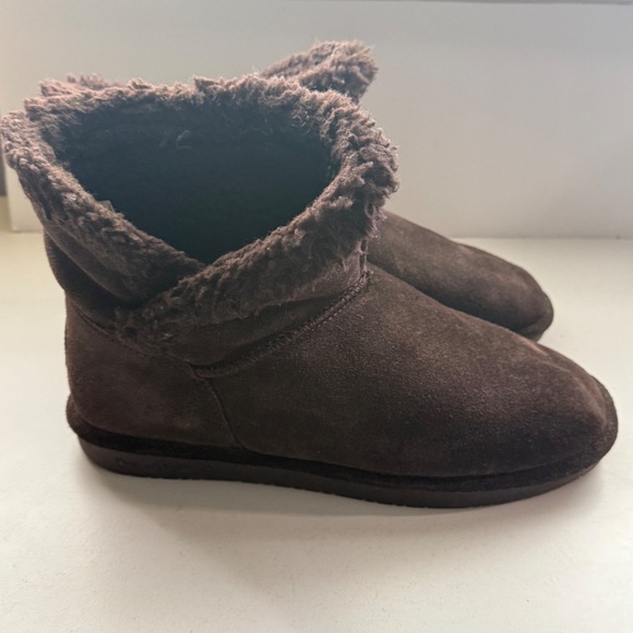 Women's Bearpaw Boots, Size 11 - Picture 3 of 7